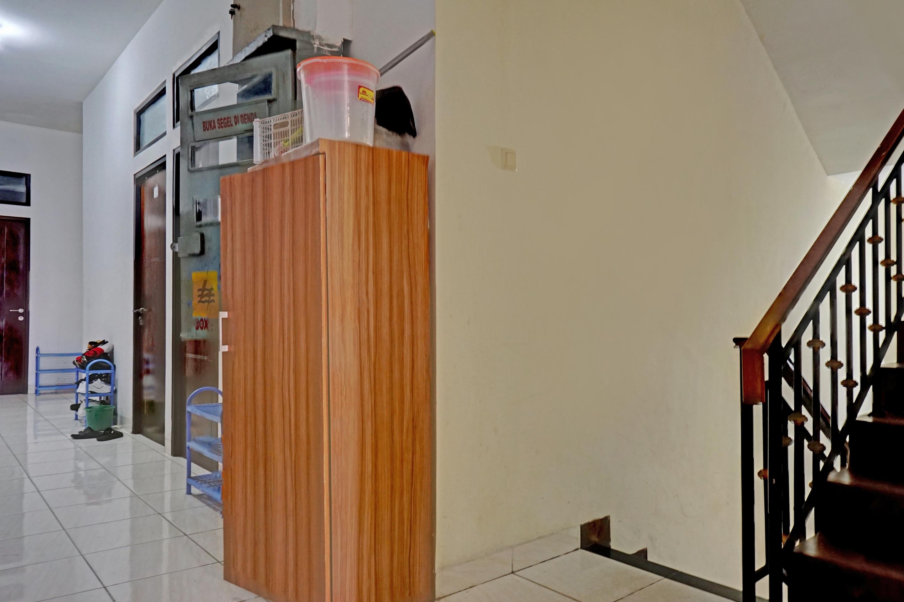 Oyo 90489 Kejora Homestay Jacarta Exterior foto